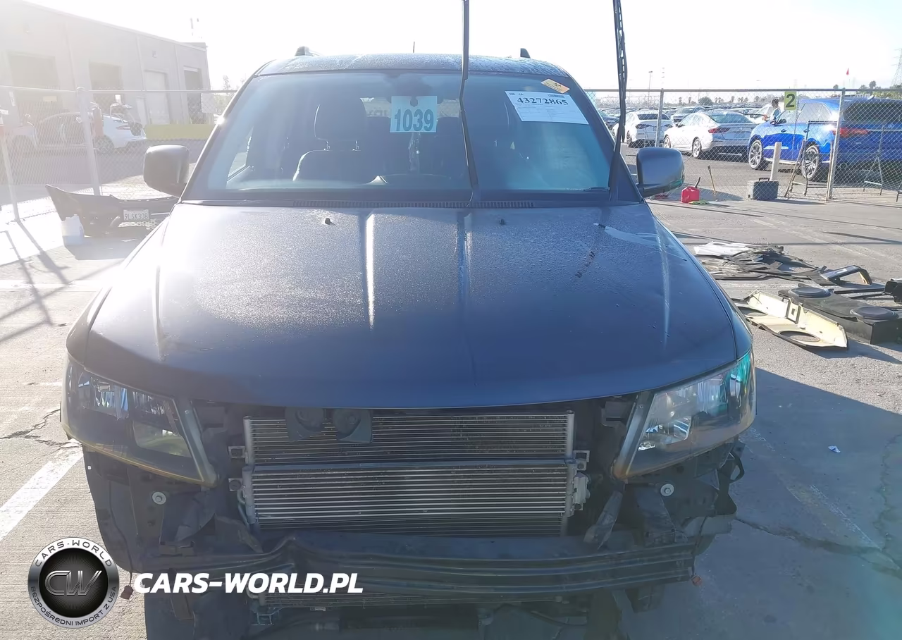 2018 Dodge Journey Crossroad VIN:3C4PDCGGXJT475747 - 10