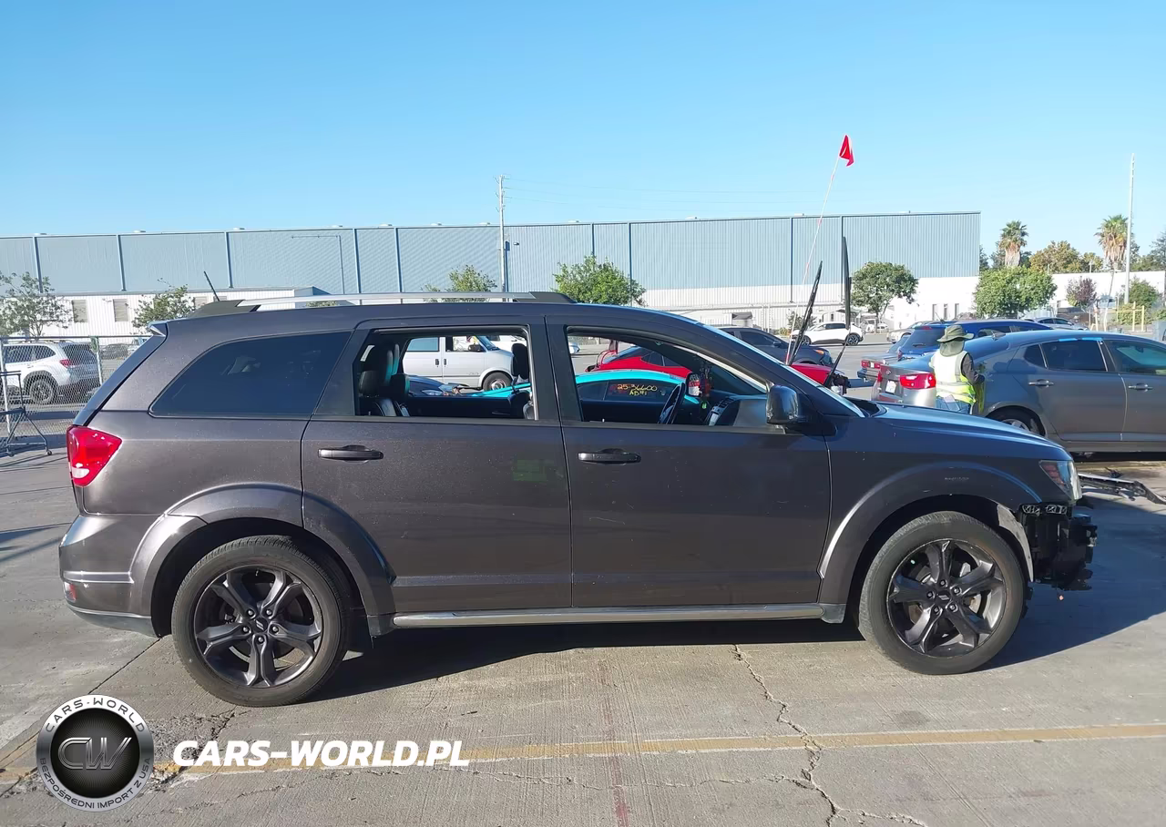 2018 Dodge Journey Crossroad VIN:3C4PDCGGXJT475747 - 13