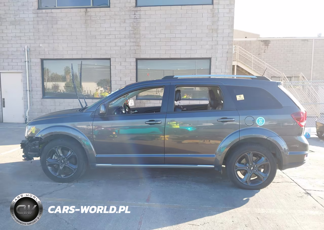 2018 Dodge Journey Crossroad VIN:3C4PDCGGXJT475747 - 14