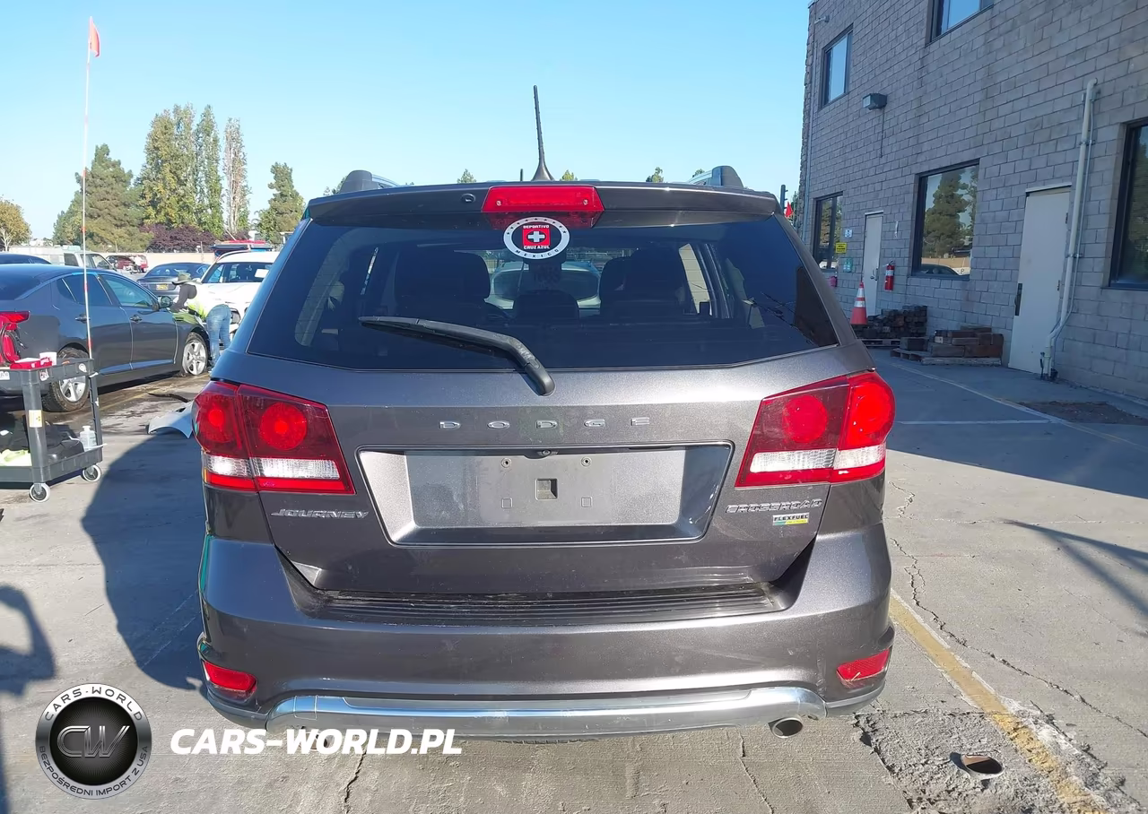 2018 Dodge Journey Crossroad VIN:3C4PDCGGXJT475747 - 16
