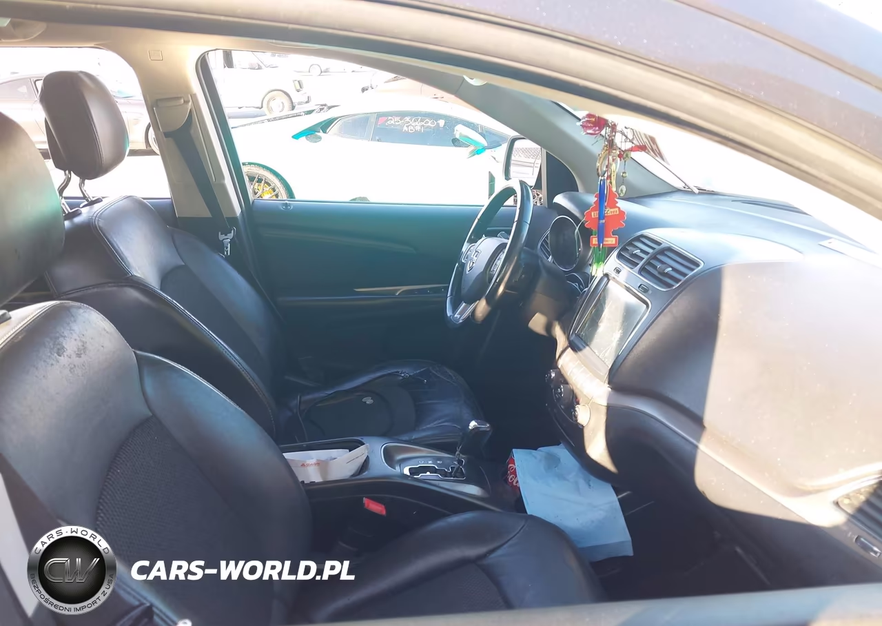 2018 Dodge Journey Crossroad VIN:3C4PDCGGXJT475747 - 5
