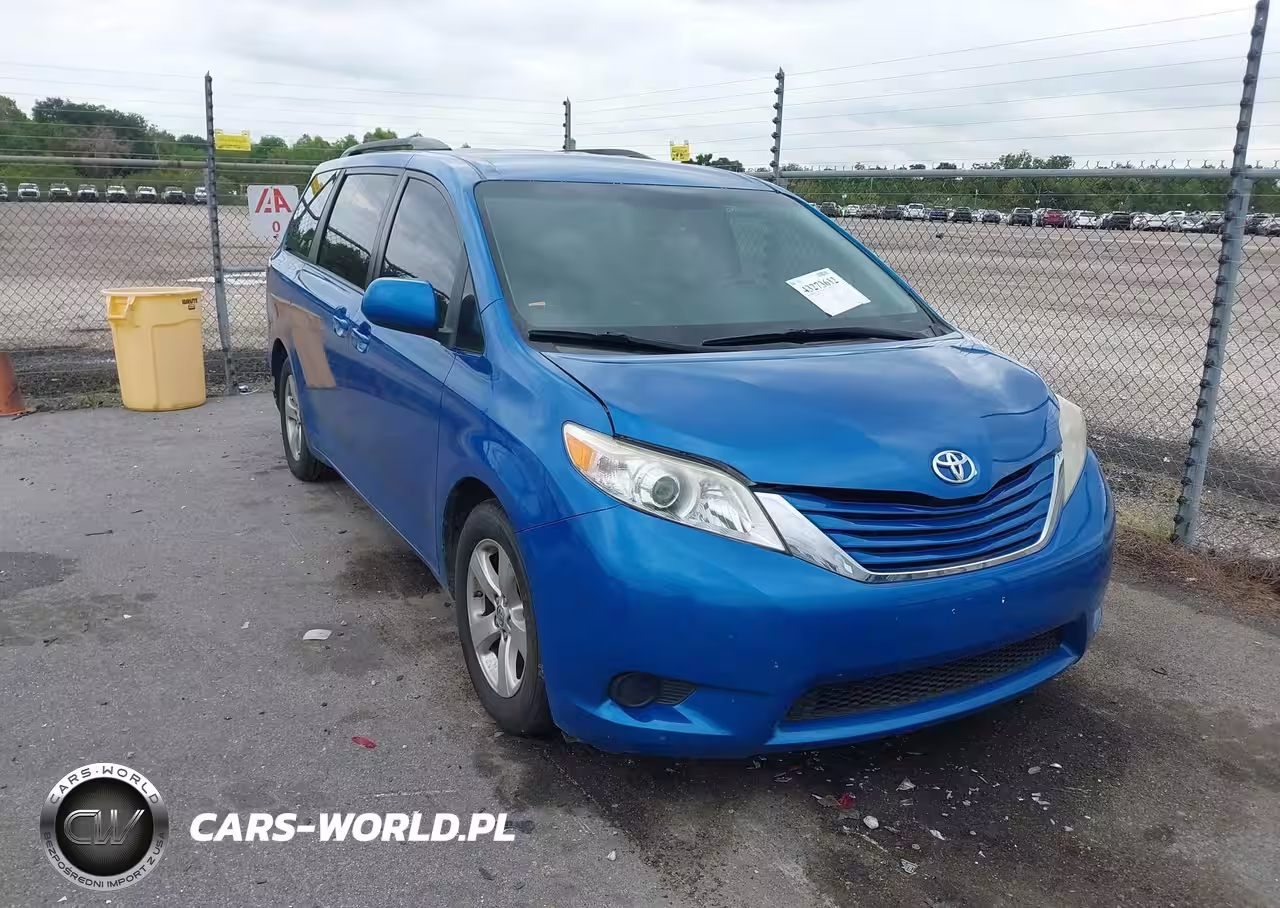 2017 Toyota Sienna Le 8 Passenger