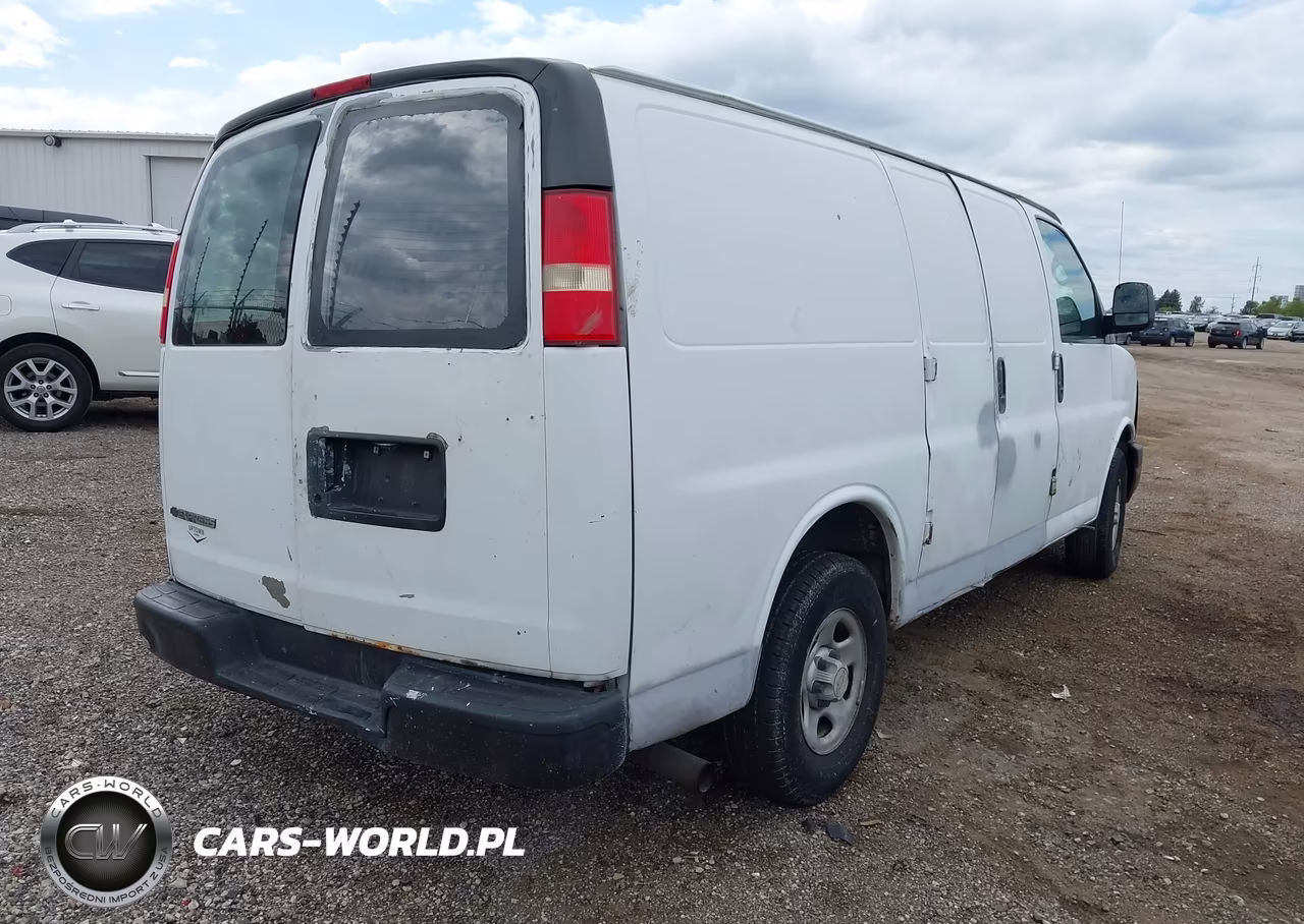 2008 Chevrolet Express Work Van VIN:1GCFG15X081147748 - 4