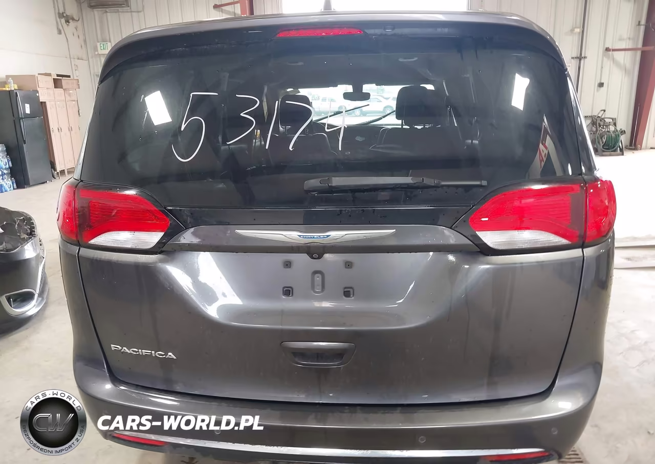 2018 Chrysler Pacifica Touring L Plus VIN:2C4RC1EG1JR130256 - 17