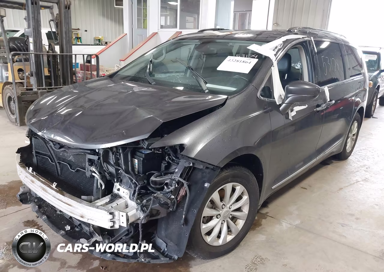 2018 Chrysler Pacifica Touring L Plus VIN:2C4RC1EG1JR130256 - 2
