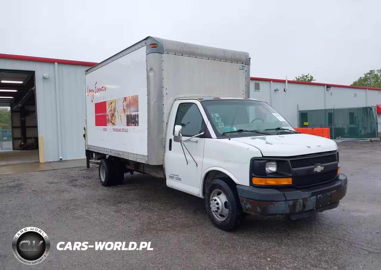 2004 Chevrolet Express Cutaway Base W-C7L-C7N