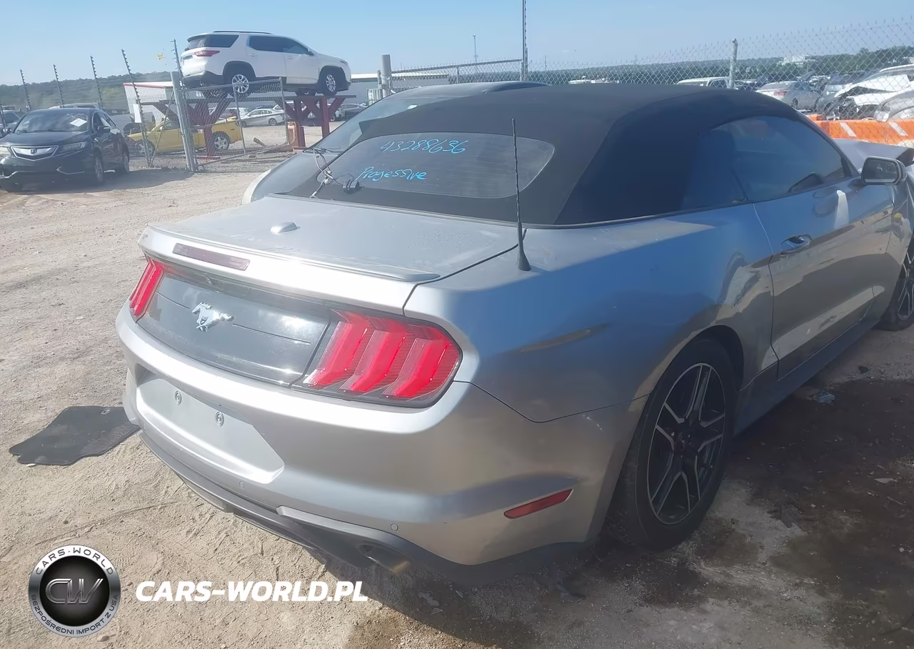 2020 Ford Mustang Ecoboost Premium VIN:1FATP8UH7L5121516 - 4