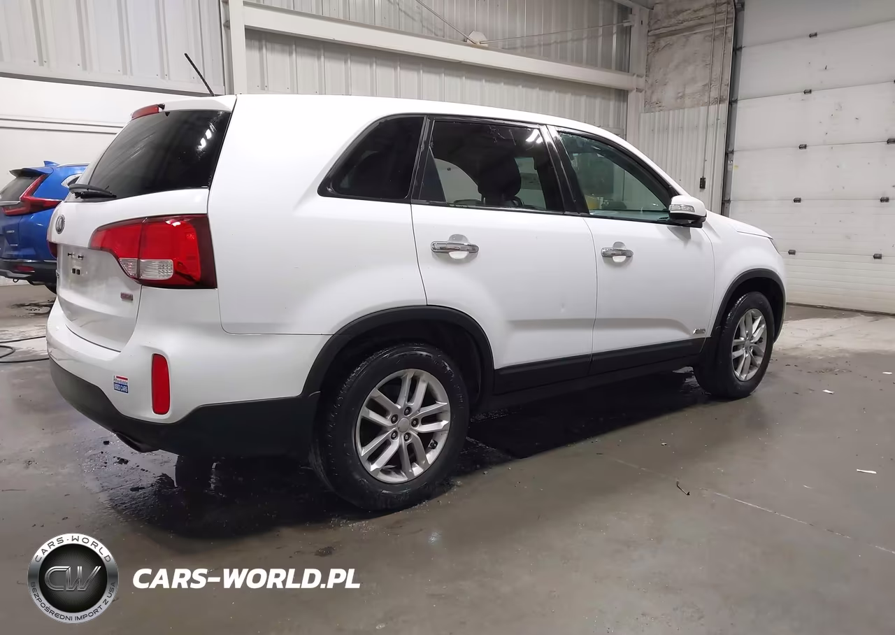 2014 Kia Sorento Lx VIN:5XYKTCA6XEG487083 - 4