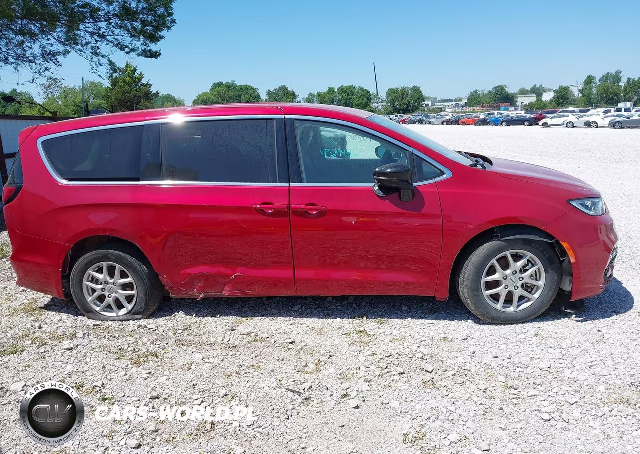 2024 Chrysler Pacifica Touring L VIN:2C4RC1BGXRR179374 - 13