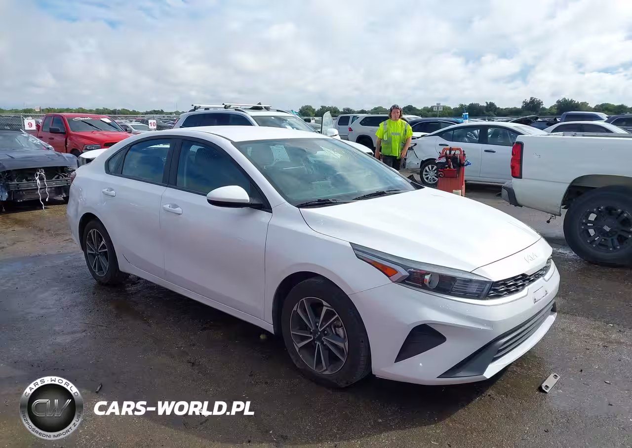 2023 Kia Forte Lxs