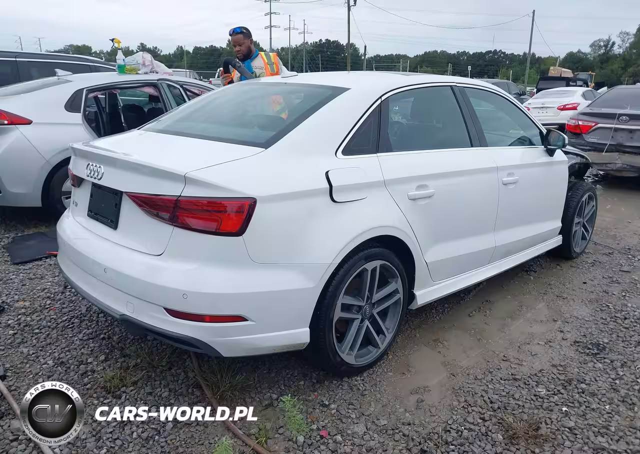 2017 Audi A3 2.0T Premium VIN:WAUGUGFFXH1043142 - 4