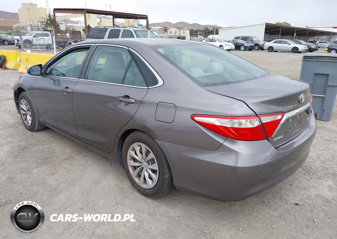 2015 Toyota Camry Le VIN:4T1BF1FK6FU949118 - 3