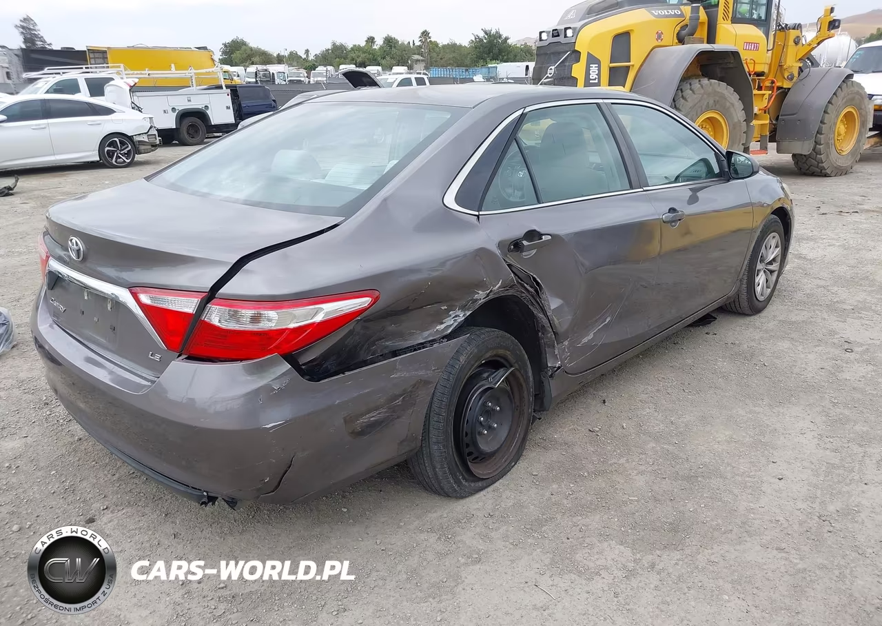 2015 Toyota Camry Le VIN:4T1BF1FK6FU949118 - 4
