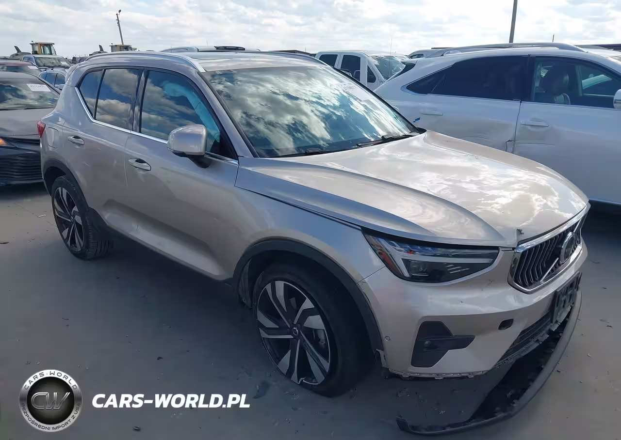 2024 Volvo Xc40 B5 Ultimate Bright Theme