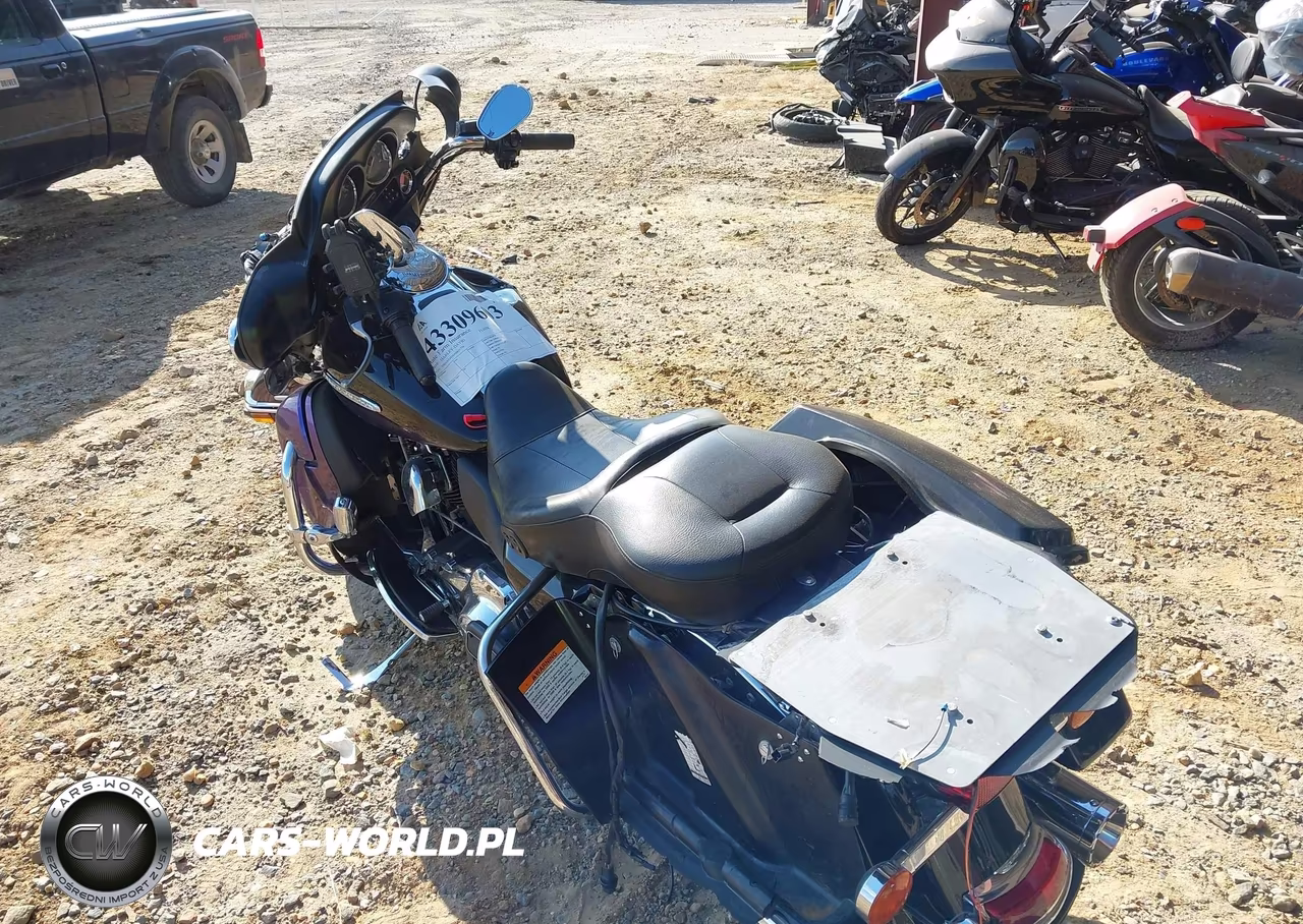 2010 Harley-Davidson Flhtk VIN:1HD1KEM16AB651779 - 3
