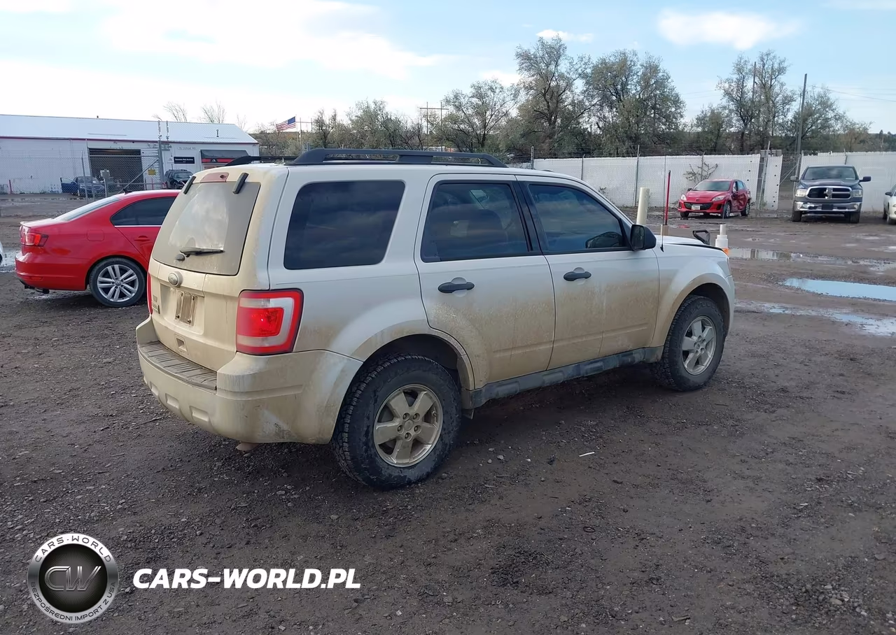 2011 Ford Escape Xlt VIN:1FMCU9D74BKB92586 - 4