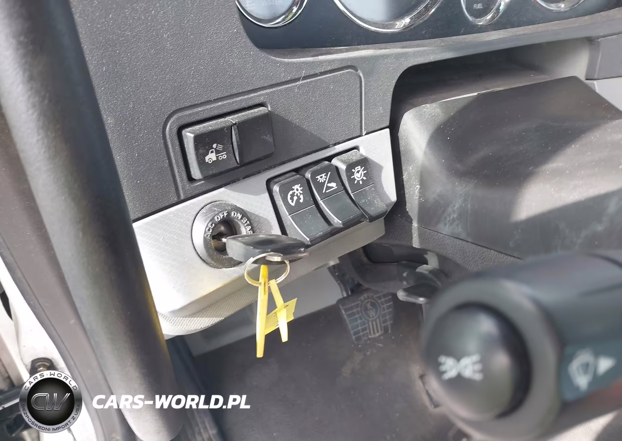 2020 Kenworth T680 VIN:1XKYDP9X4LJ426681 - 10