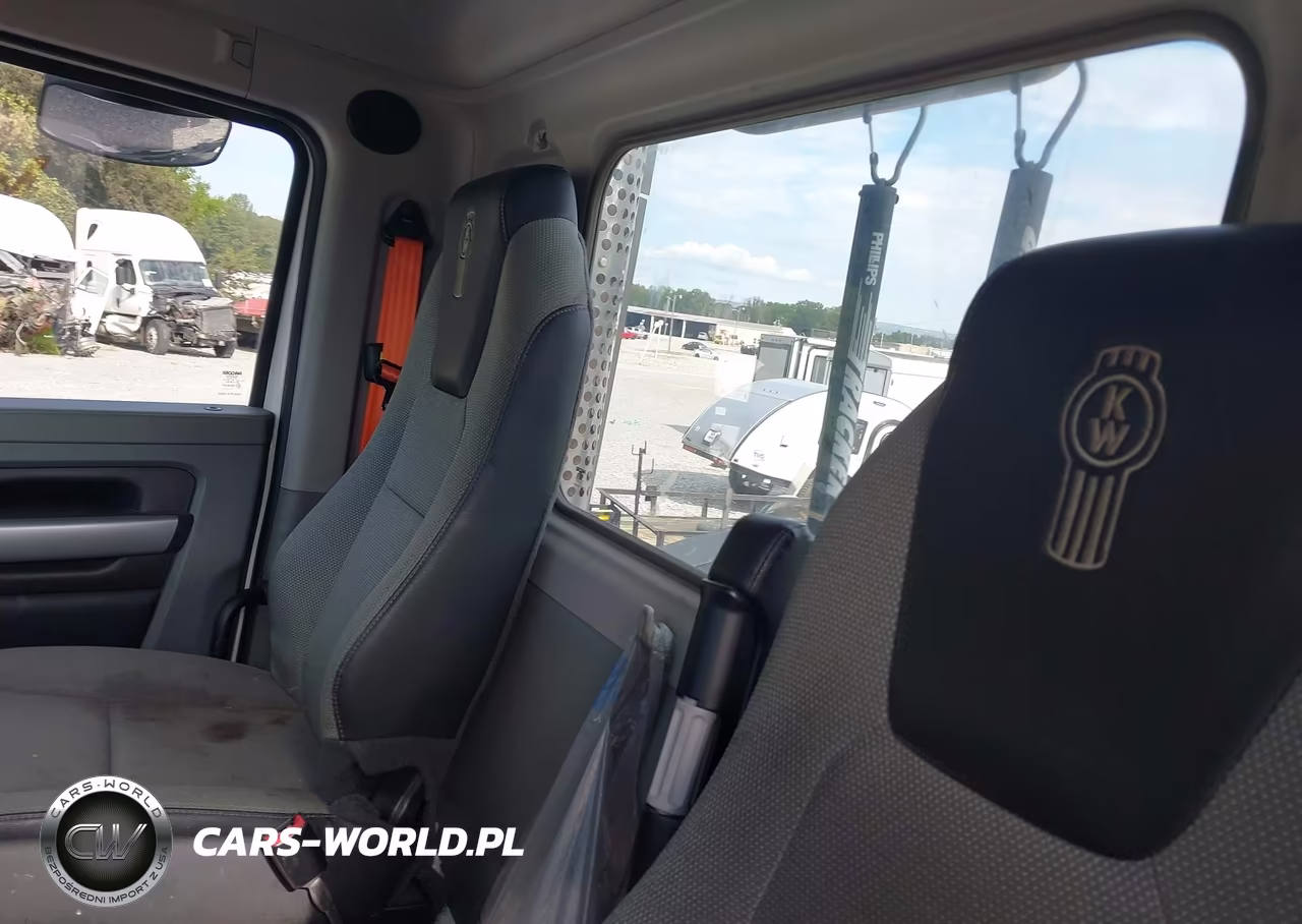 2020 Kenworth T680 VIN:1XKYDP9X4LJ426681 - 7