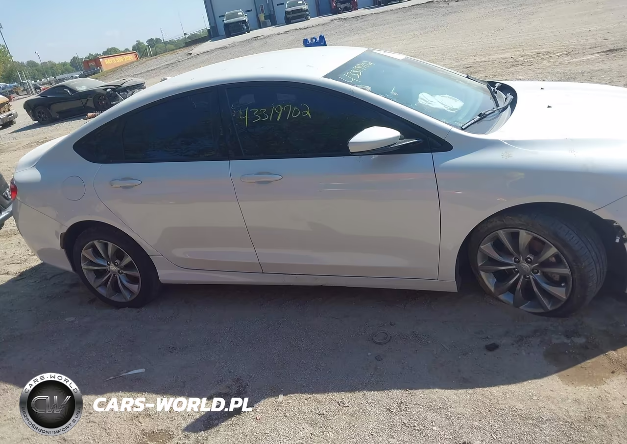 2015 Chrysler 200 S VIN:1C3CCCBB7FN614595 - 13