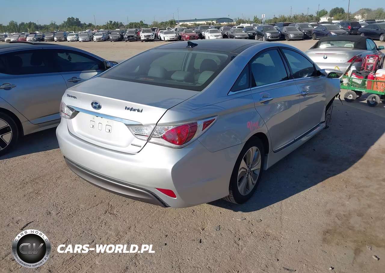 2015 Hyundai Sonata Hybrid Limited VIN:KMHEC4A47FA132211 - 4