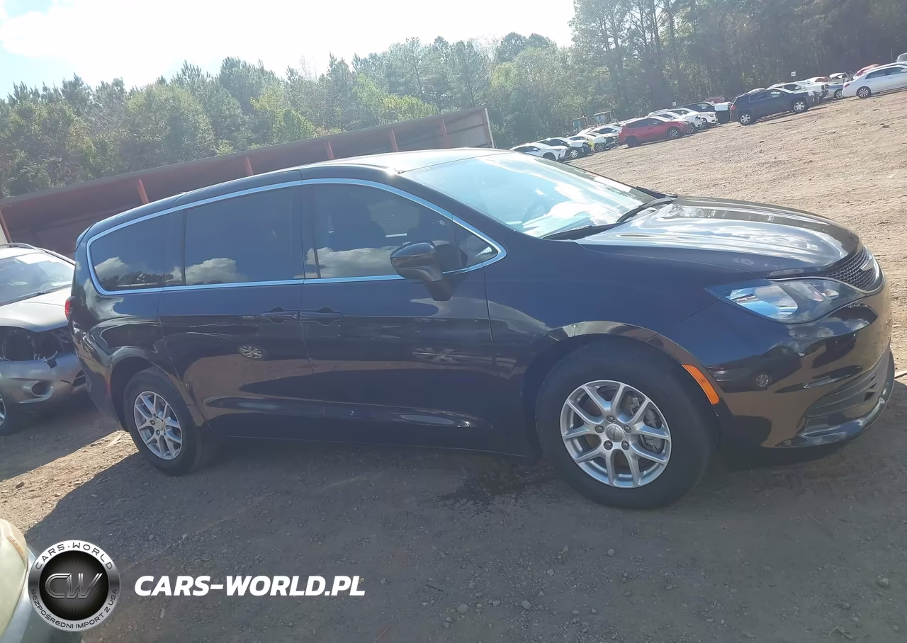 2017 Chrysler Pacifica Touring VIN:2C4RC1DG8HR704816 - 13