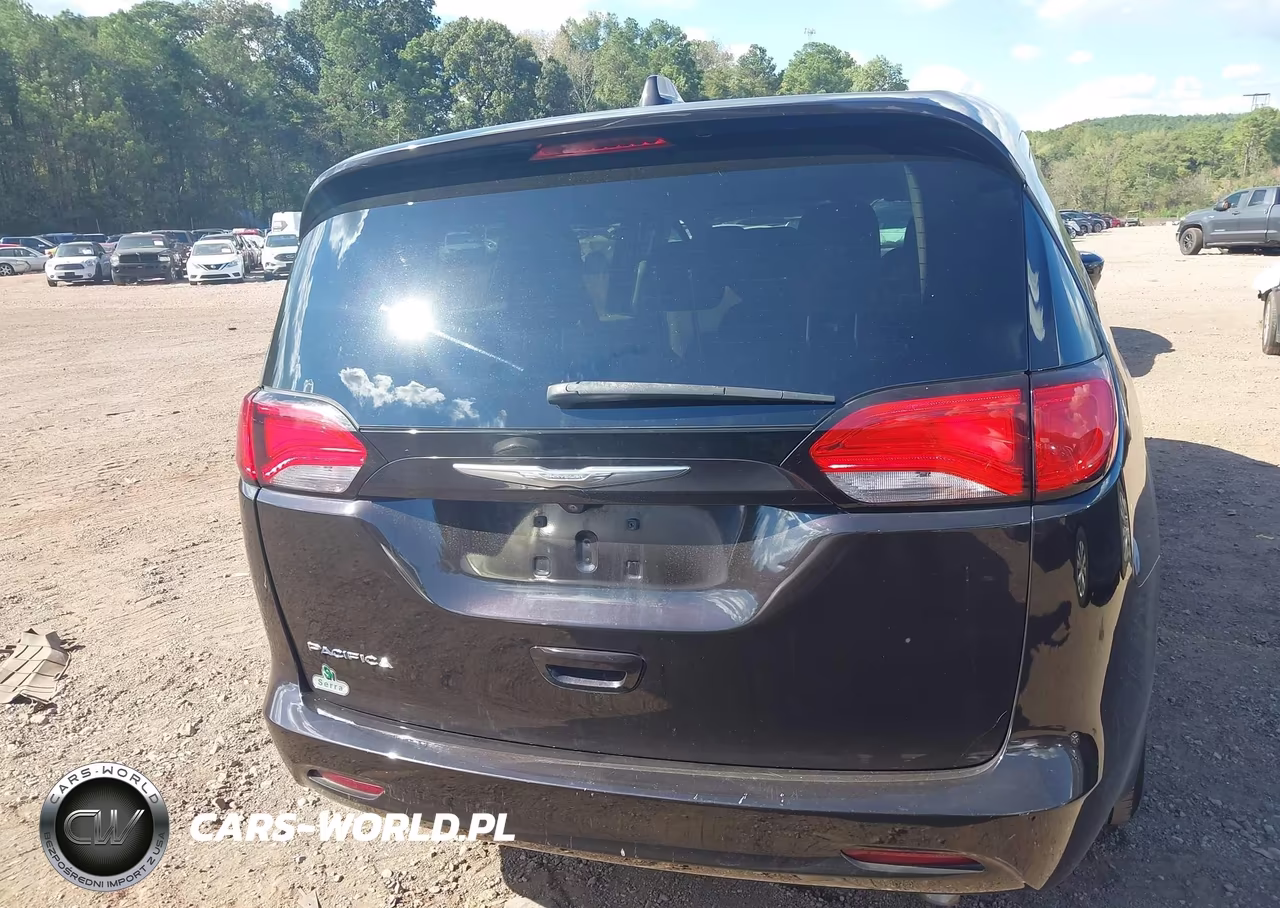 2017 Chrysler Pacifica Touring VIN:2C4RC1DG8HR704816 - 16