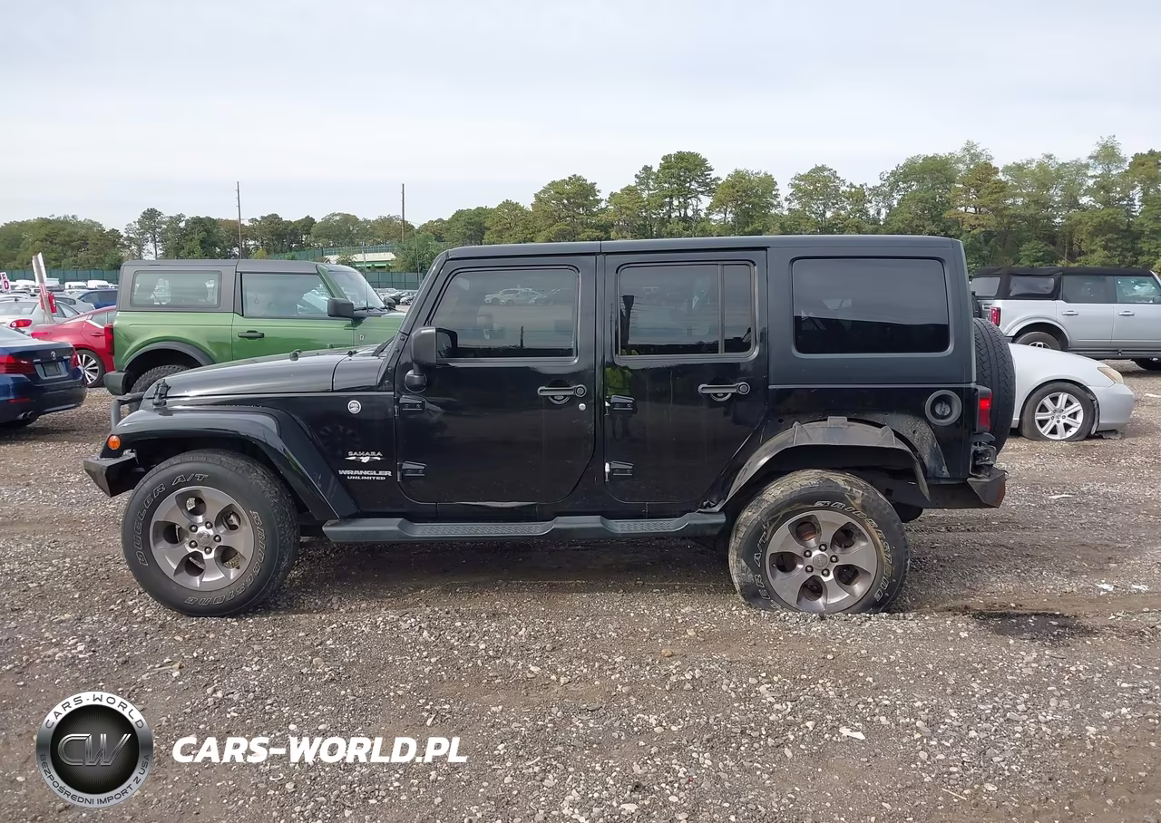 2016 Jeep Wrangler Unlimited Sahara VIN:1C4BJWEG9GL136764 - 14