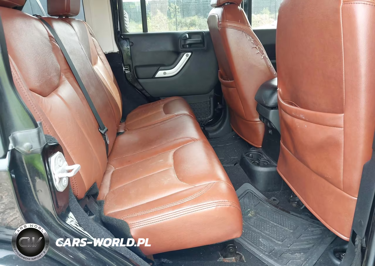 2016 Jeep Wrangler Unlimited Sahara VIN:1C4BJWEG9GL136764 - 8