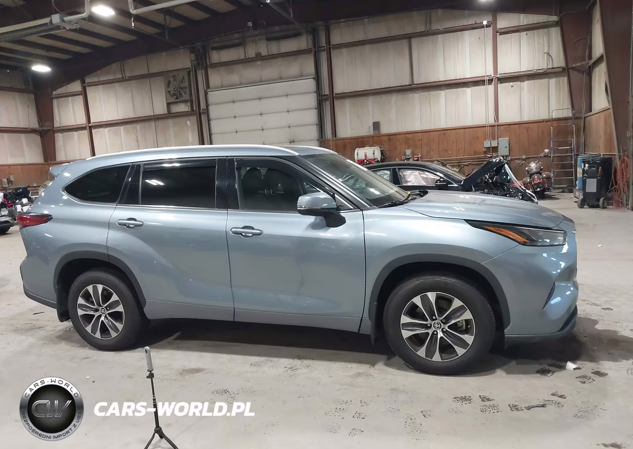 2022 Toyota Highlander Xle VIN:5TDGZRBHXNS164596 - 13