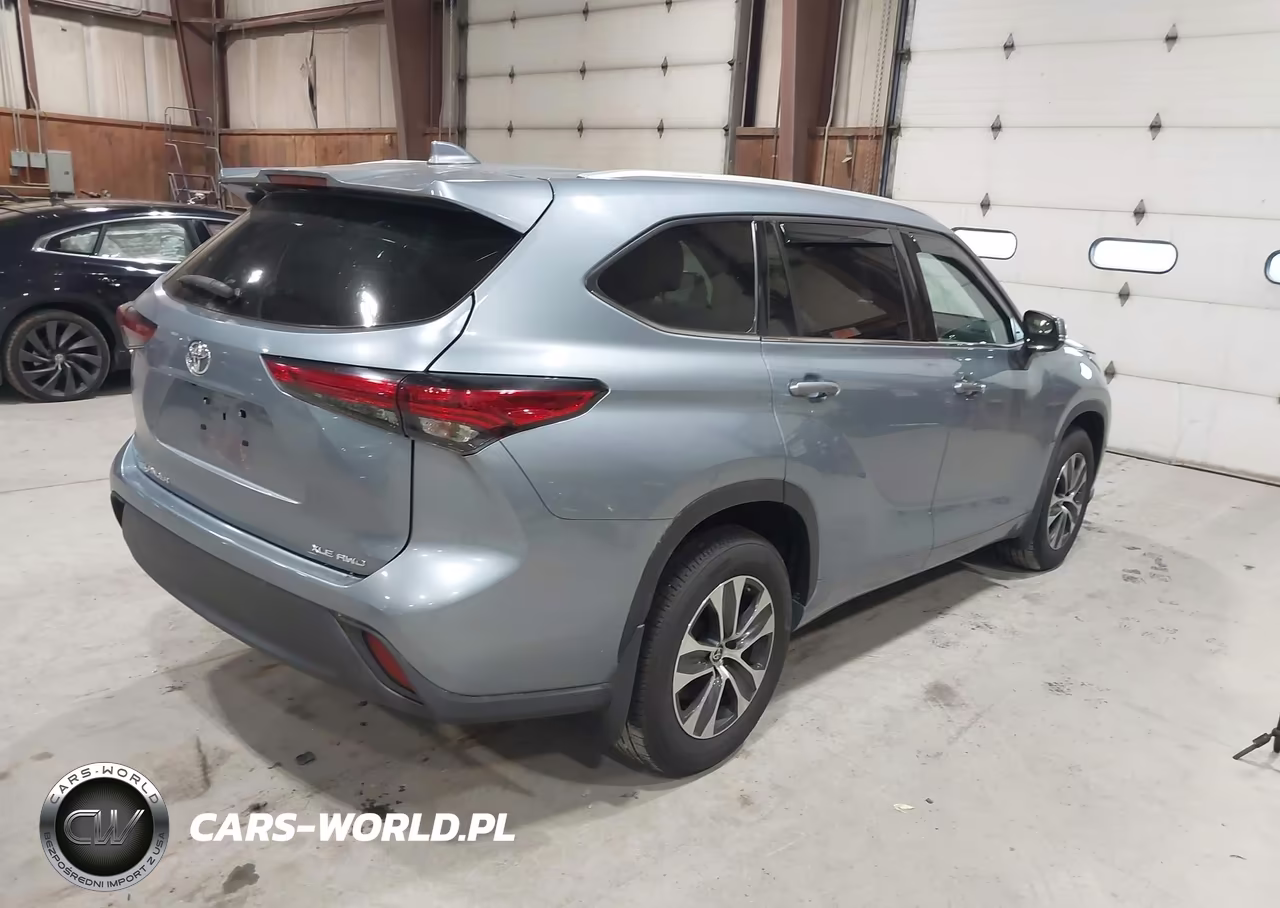 2022 Toyota Highlander Xle VIN:5TDGZRBHXNS164596 - 4