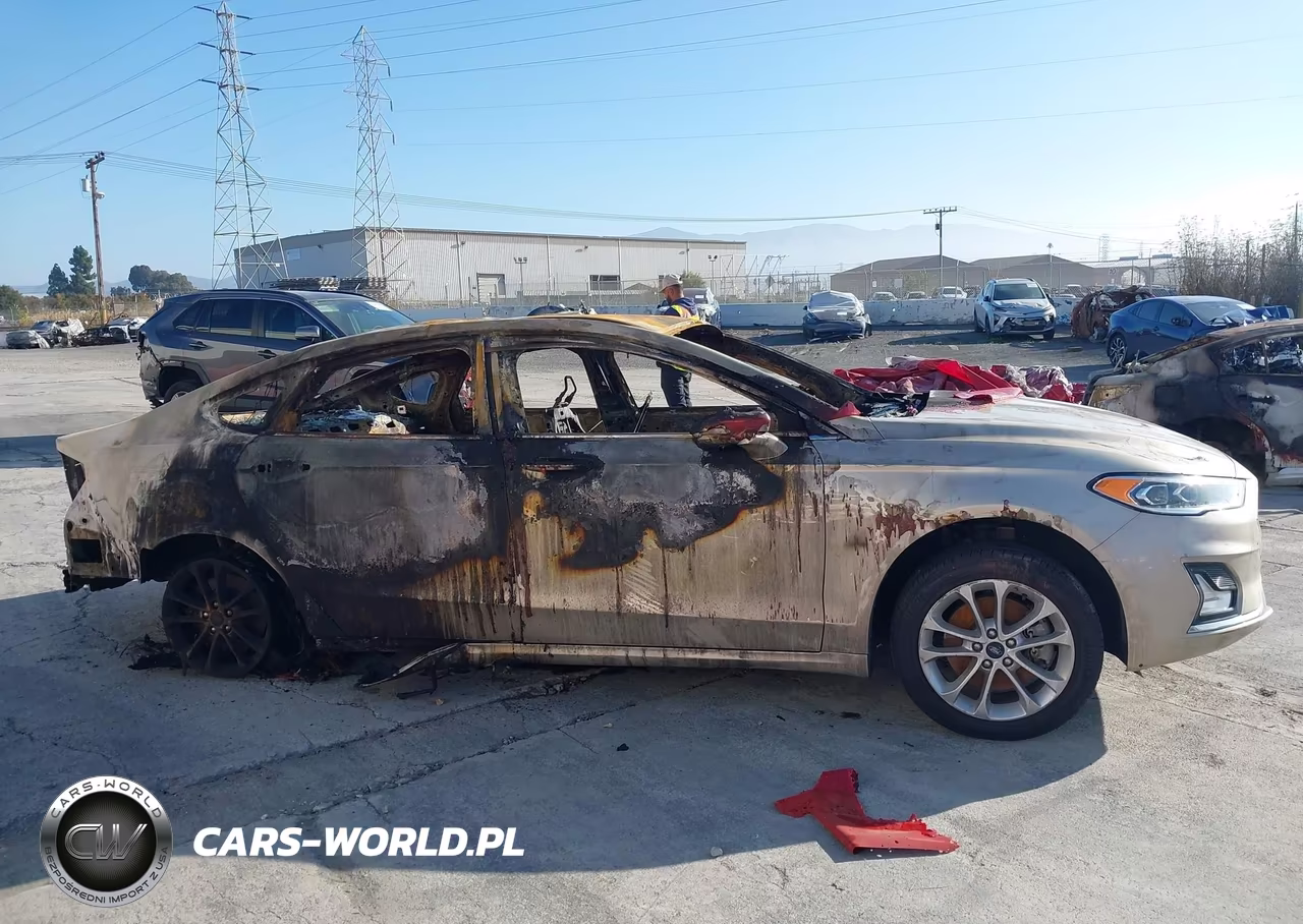 2019 Ford Fusion Energi Titanium VIN:3FA6P0SU1KR216096 - 12