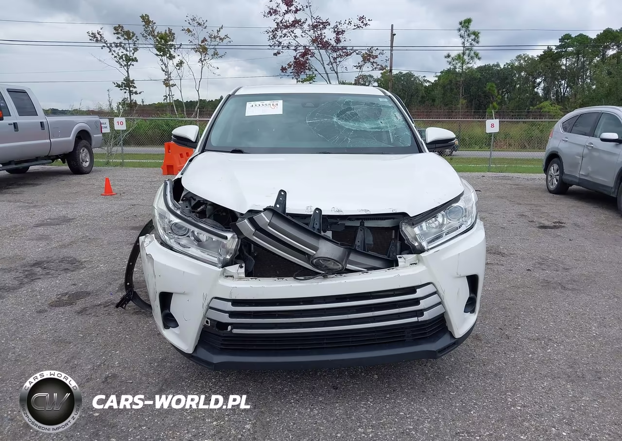 2018 Toyota Highlander Le VIN:5TDZARFH1JS035215 - 12