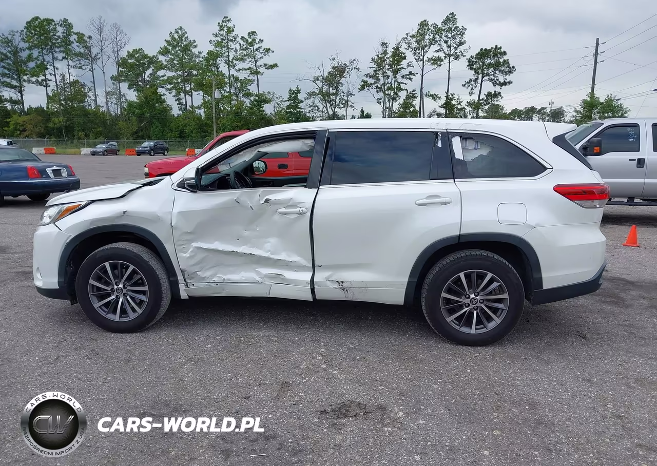 2018 Toyota Highlander Le VIN:5TDZARFH1JS035215 - 14