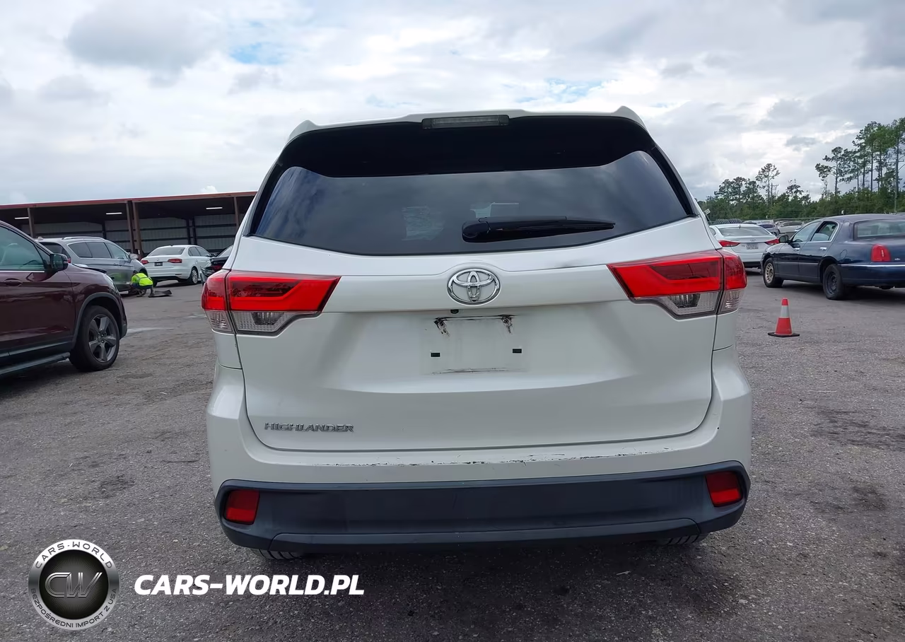 2018 Toyota Highlander Le VIN:5TDZARFH1JS035215 - 16