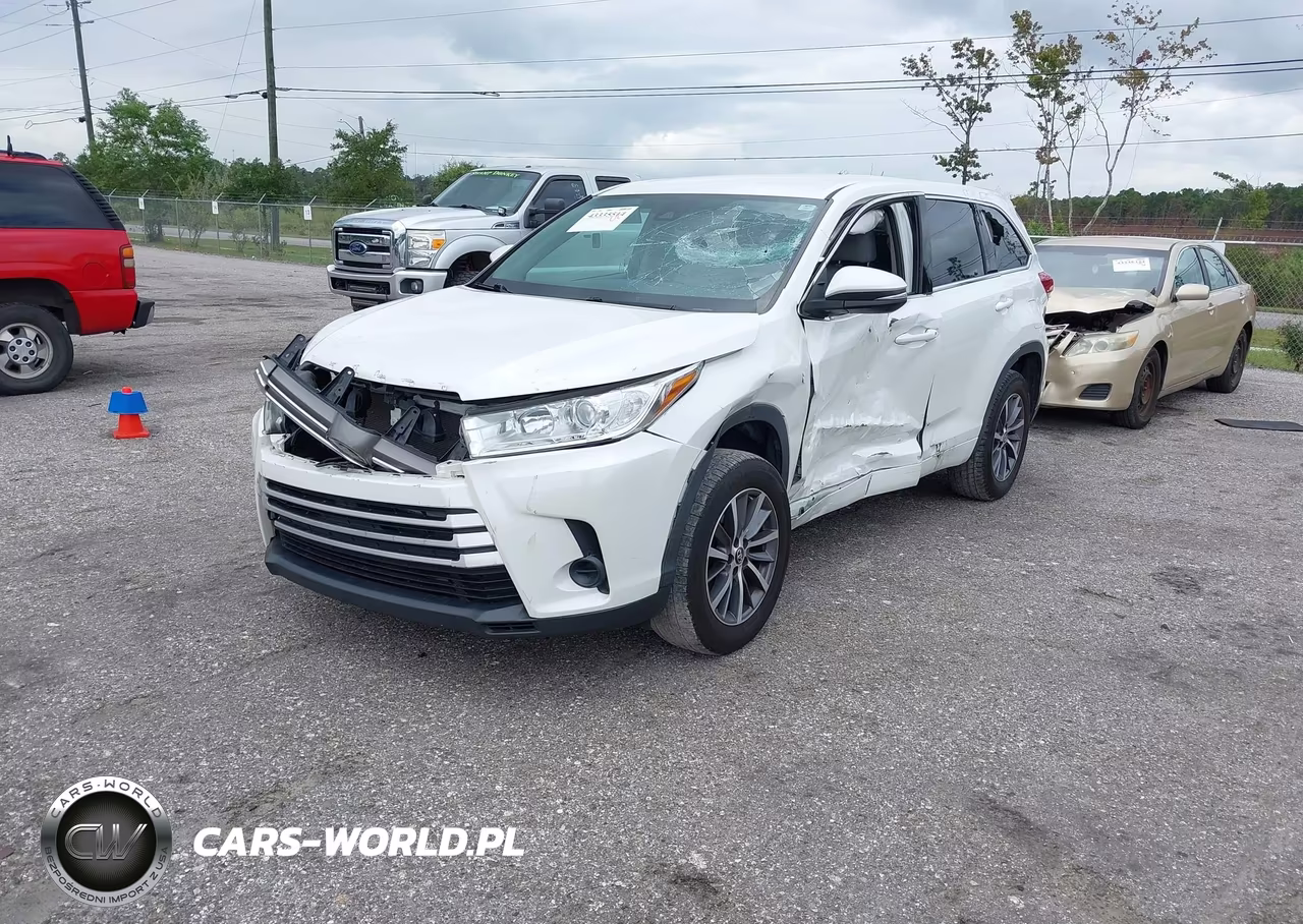 2018 Toyota Highlander Le VIN:5TDZARFH1JS035215 - 2