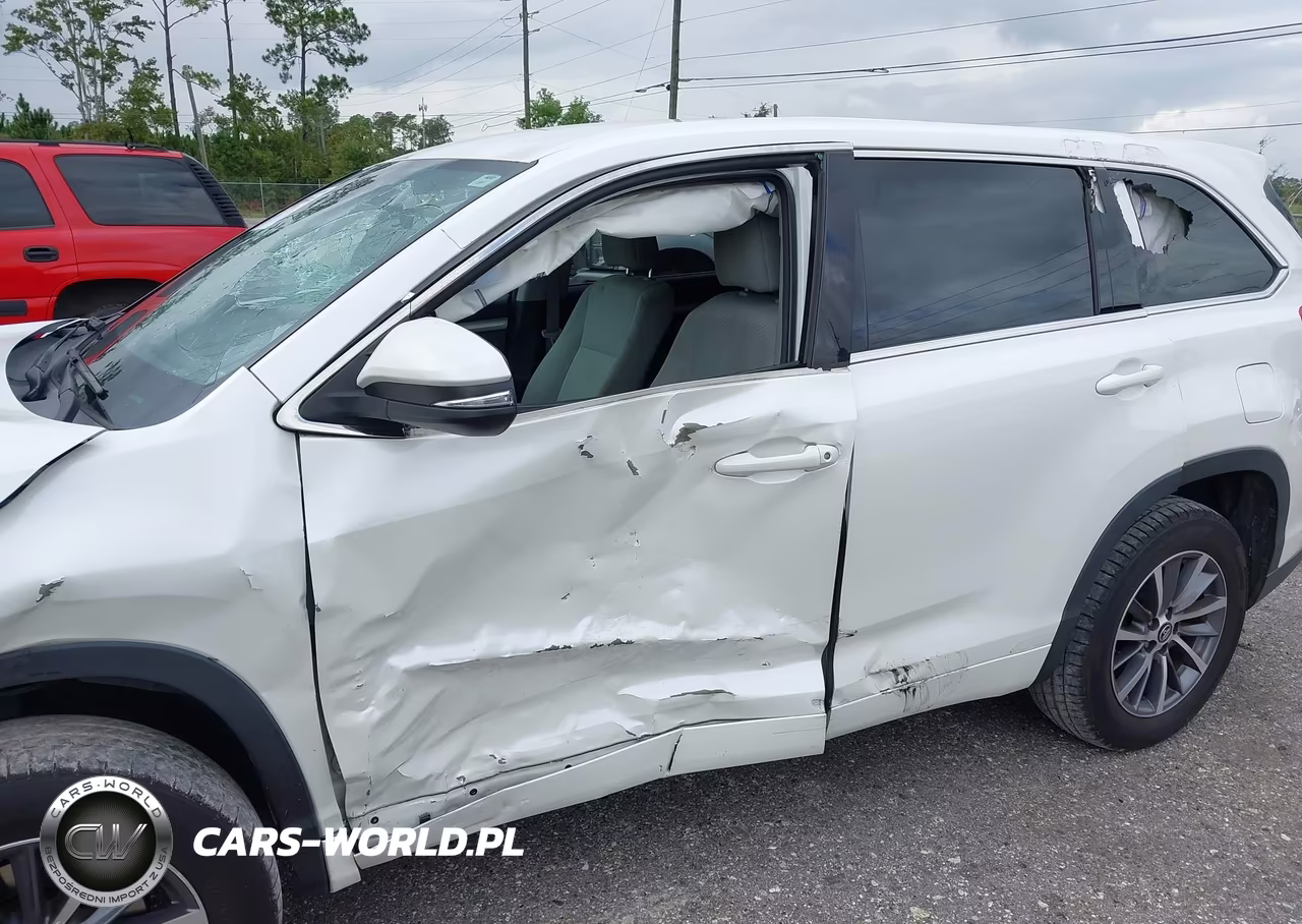 2018 Toyota Highlander Le VIN:5TDZARFH1JS035215 - 6