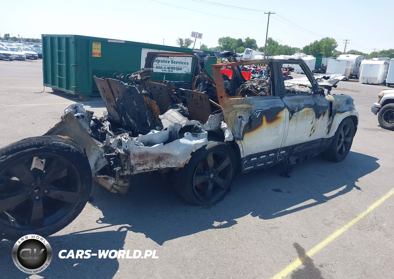 2024 Land Rover Defender 130 P400 X-Dynamic Se VIN:SALE2FEU3R2254343 - 4