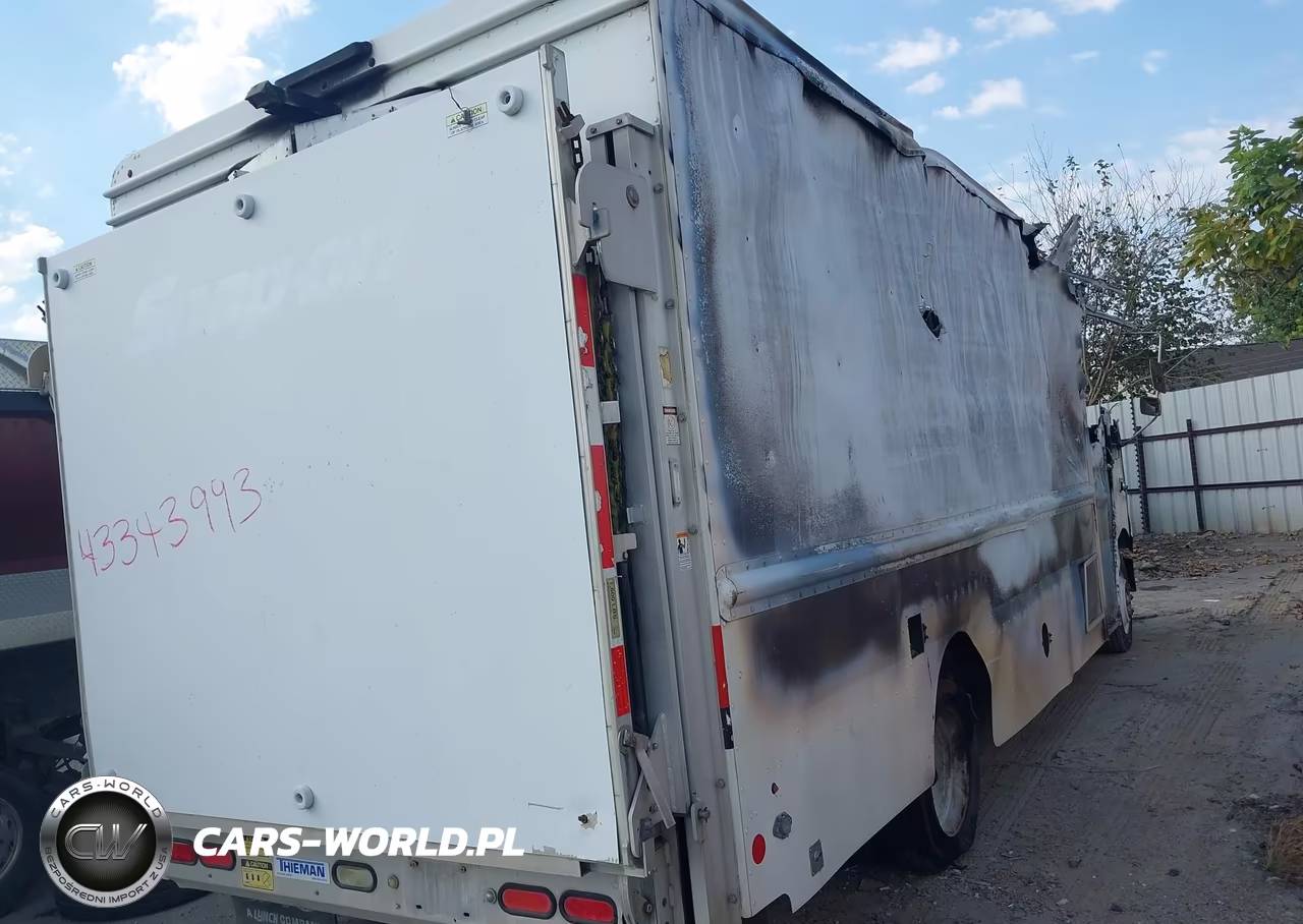 2013 Freightliner Chassis M Line Walk-In Van VIN:4UZAAPDU8DCBS0543 - 4