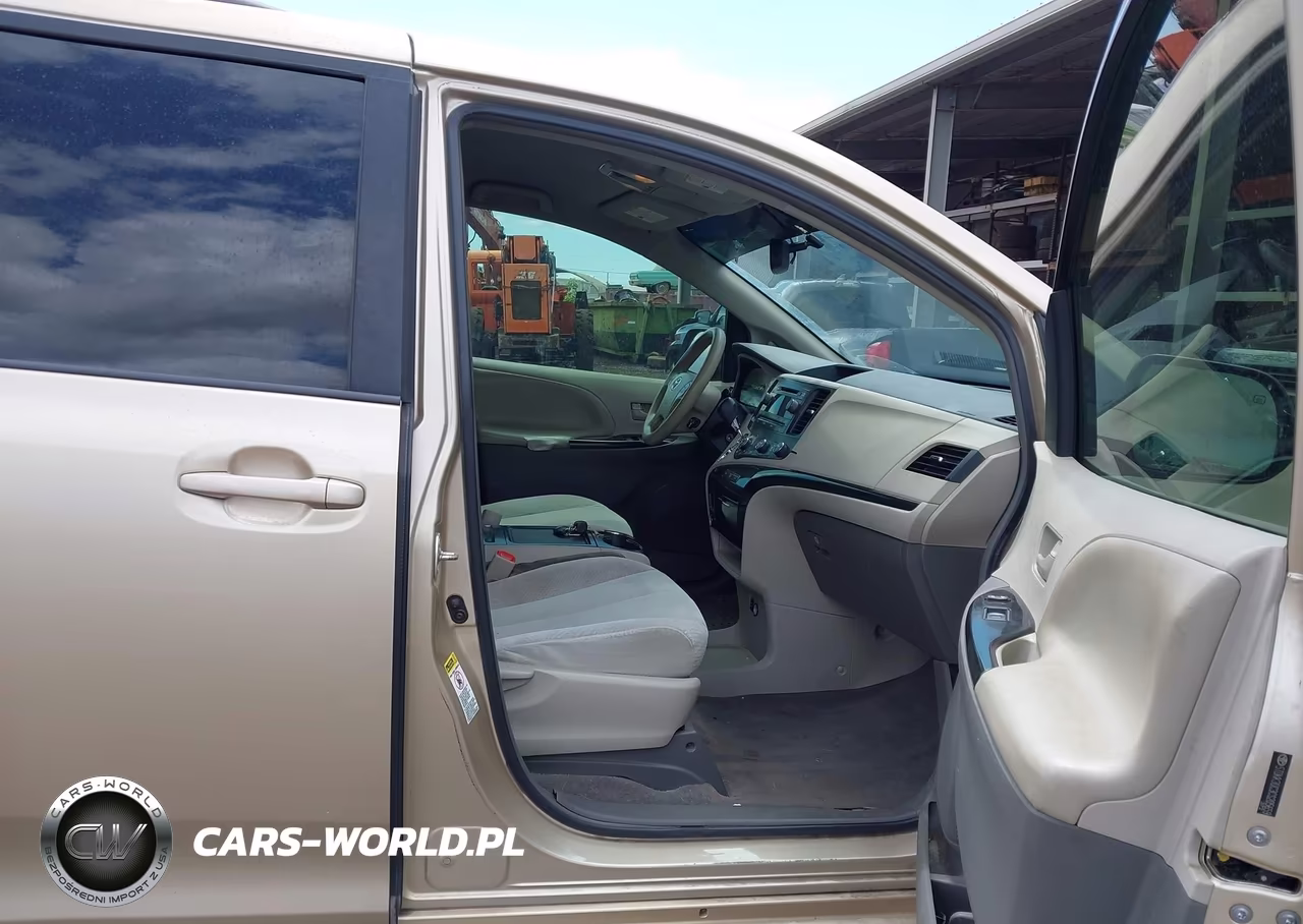 2012 Toyota Sienna Le V6 7 Passenger Auto Access Seat-Le V6 8 Passenger VIN:5TDKK3DC3CS205659 - 5