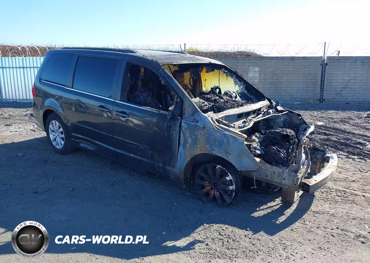 2012 Volkswagen Routan Se