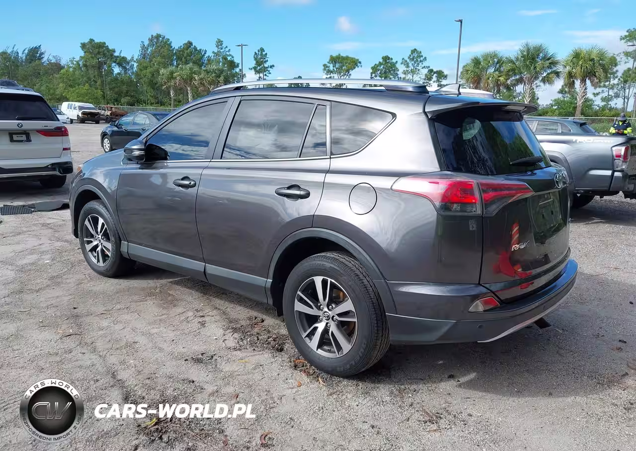 2018 Toyota Rav4 Xle VIN:JTMWFREVXJJ163915 - 3