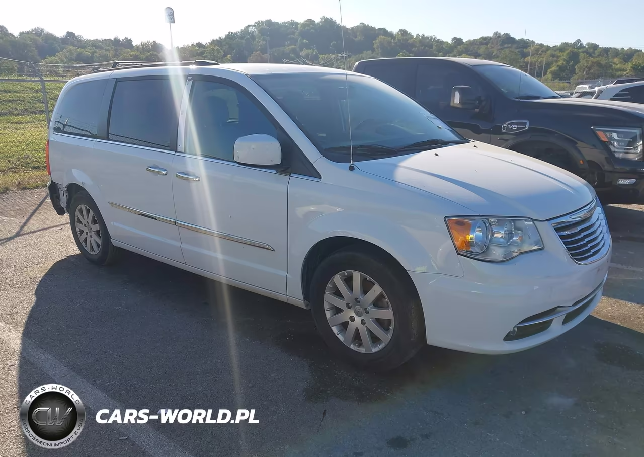 2015 Chrysler Town & Country Touring – zdjęcie 1 z 12
