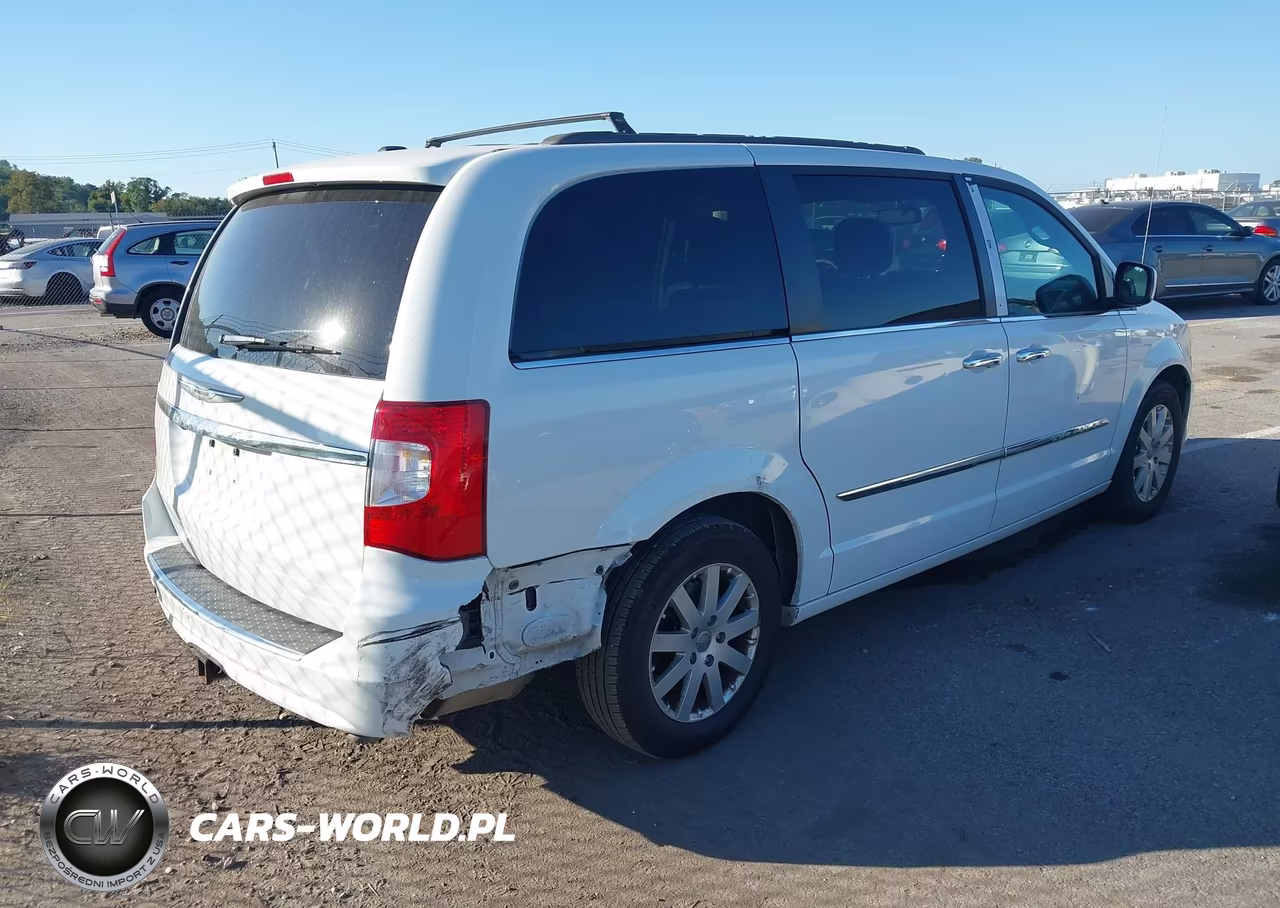 2015 Chrysler Town & Country Touring VIN:2C4RC1BG8FR618342 - 4