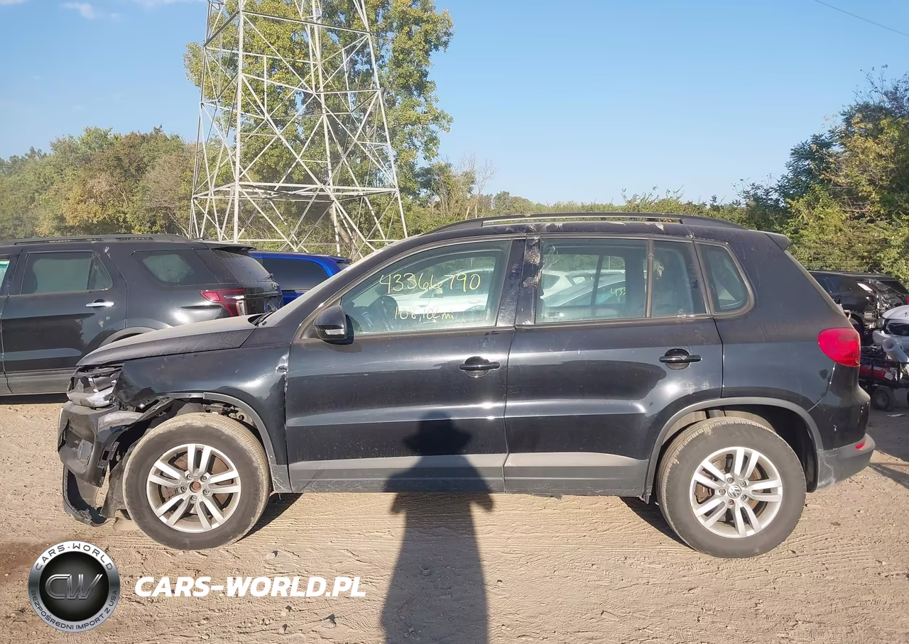 2015 Volkswagen Tiguan S VIN:WVGAV7AX7FW610991 - 14