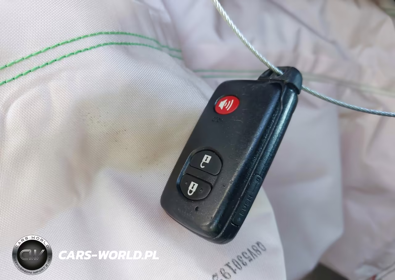2013 Toyota Prius Two VIN:JTDKN3DU3D0345988 - 11