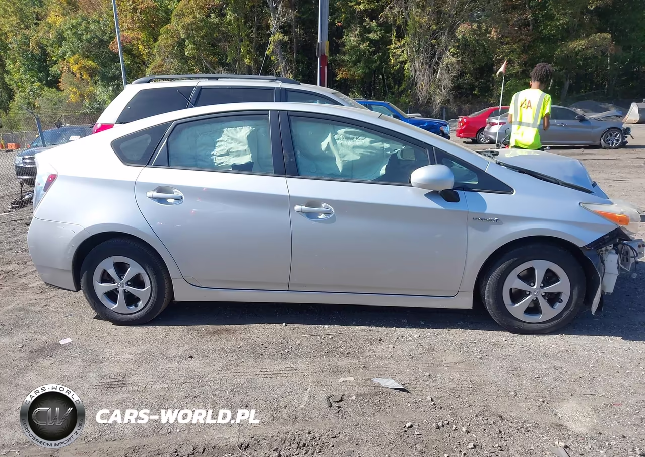 2013 Toyota Prius Two VIN:JTDKN3DU3D0345988 - 13