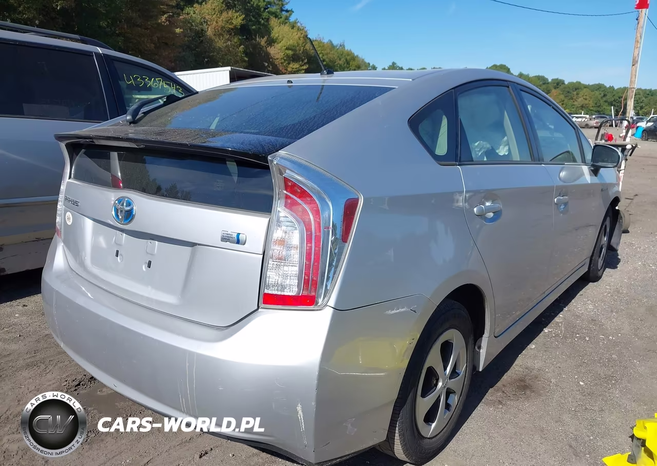 2013 Toyota Prius Two VIN:JTDKN3DU3D0345988 - 4