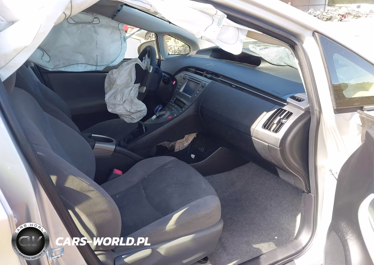 2013 Toyota Prius Two VIN:JTDKN3DU3D0345988 - 5