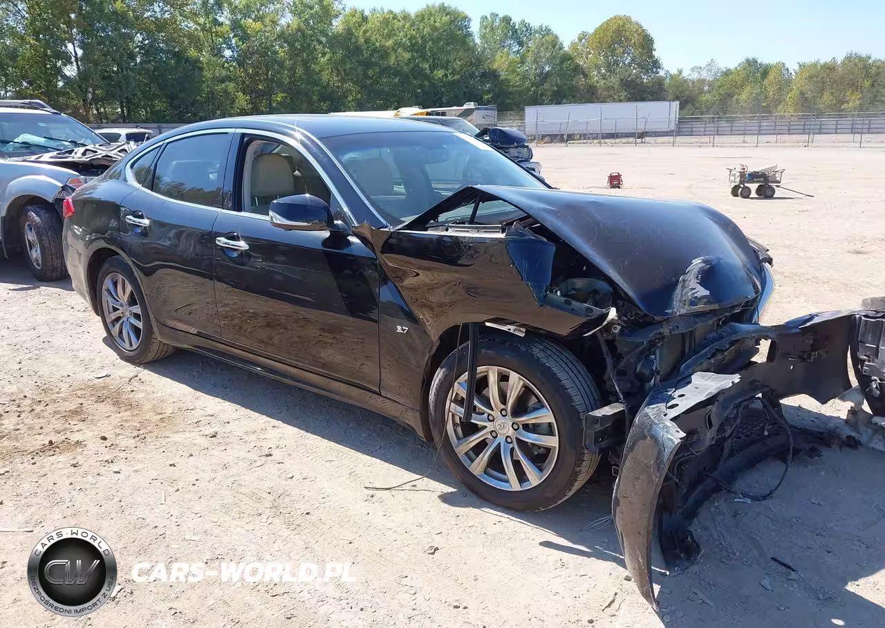 2015 Infiniti Q70 3.7