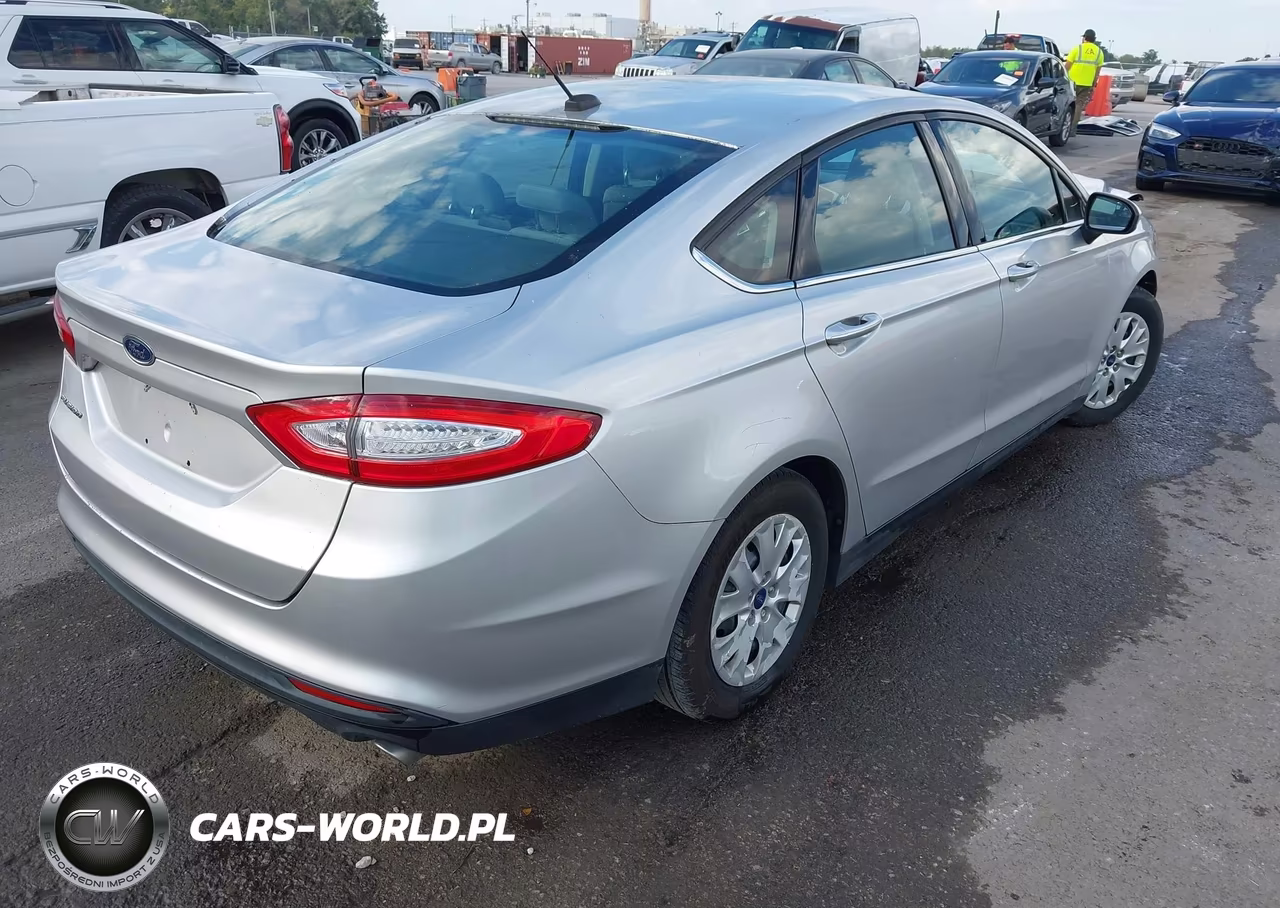 2013 Ford Fusion S VIN:3FA6P0G78DR195835 - 4